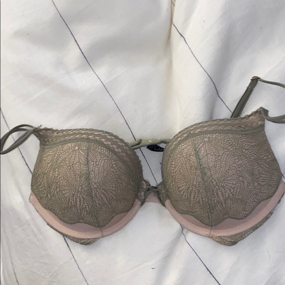 Victoria Secret Bombshell Bra size 34 C green